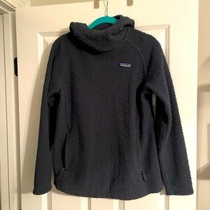 Patgonia Navy fleece funnel neck Hoody with front zip Pockets.  Ladies S